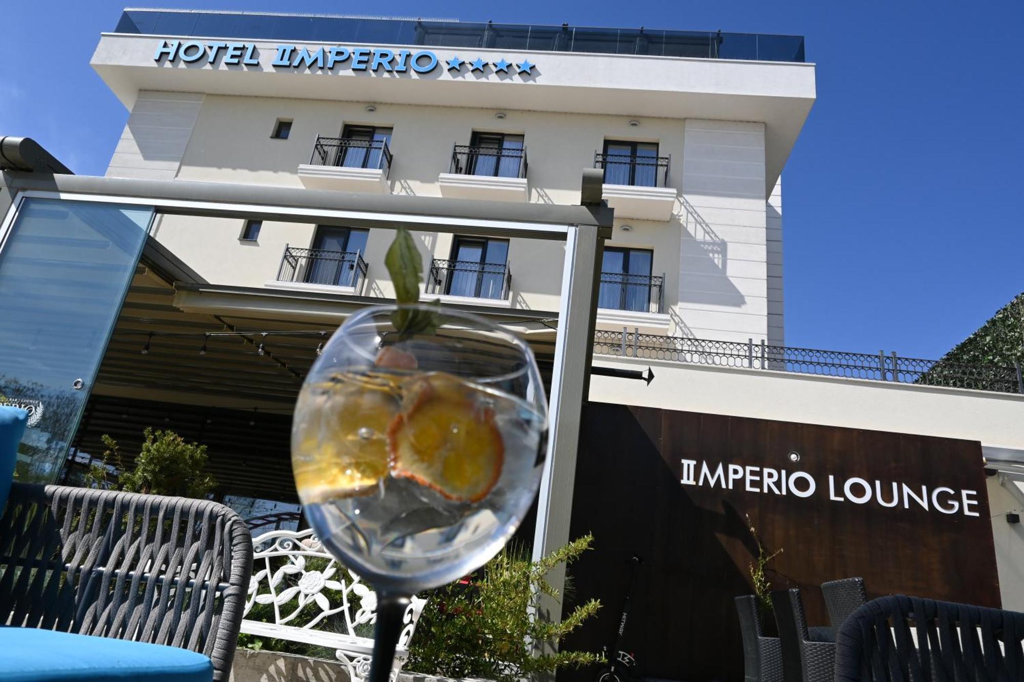 Imperio Hotel Cernavoda ภายนอก รูปภาพ